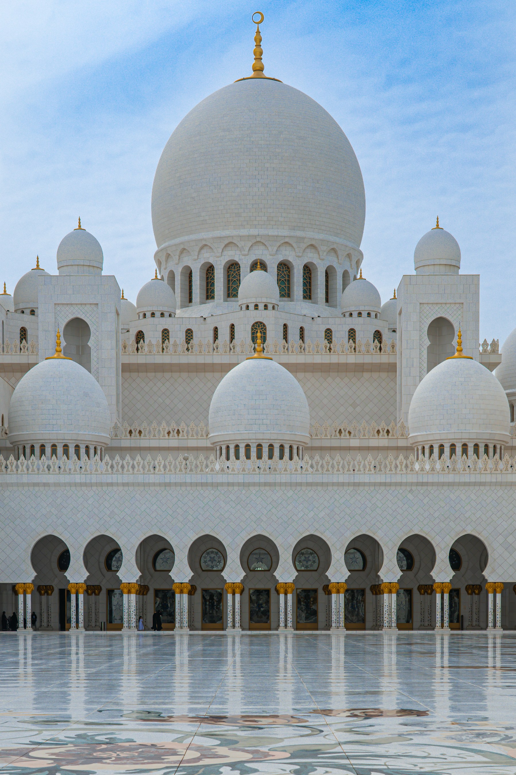 Layers of white domes and arches at Sheikh Zayed Grand Mosque